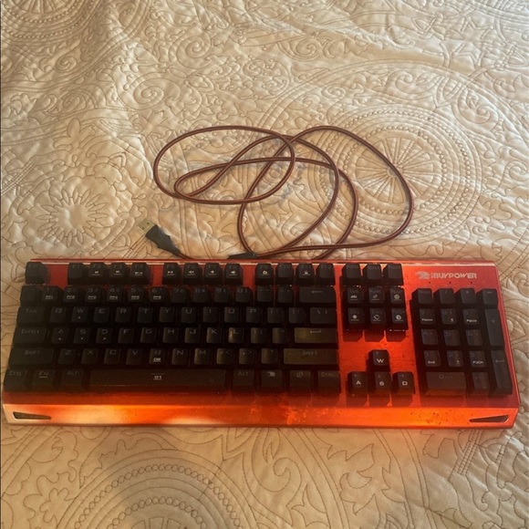 iBuypower Mechanical RGB Keyboard - Picture 1 of 2
